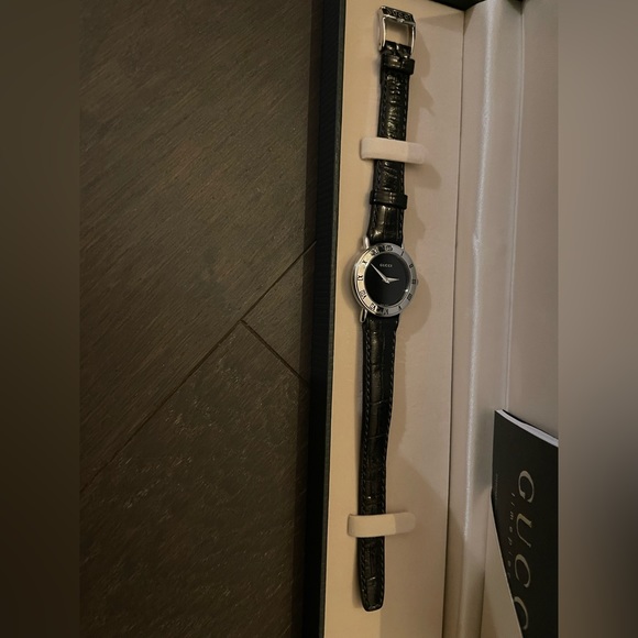 Gucci 3000L Black Dial Women’s Watch - Picture 5 of 13